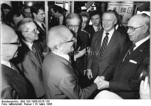 E:\Manifesto 2\Erich Honecker with Dow Chemical CEO Robert Lundeen 1986.jpg