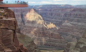 Rescue personnel search for the body of a man, 28, after he jumped to his death in the Grand Canyon