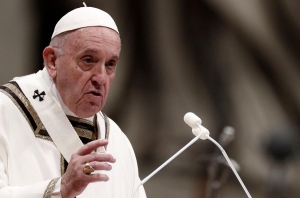 Don’t let Church failings distance you from God, Pope says on Christmas Eve