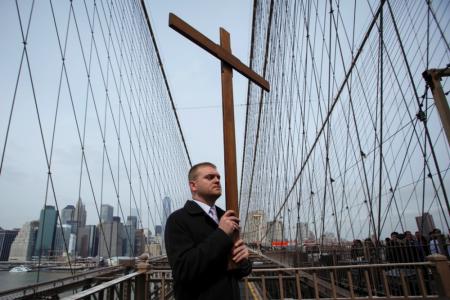 Christians 'Declining Sharply' in America; Unaffiliated Rising, Now Hold Greater Population Share Than Catholics, Pew Study Reveals