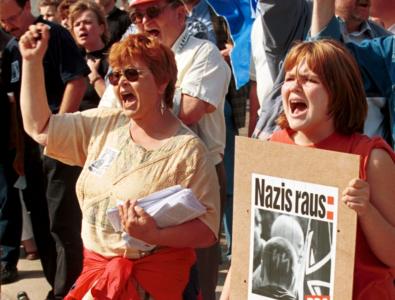 anti-nazi-protesters
