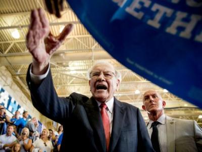 Berkshire Hathaway Chairman and CEO Warren Buffett shakes hands with members of the audience after speaking at a rally for Democratic presidential candidate Hillary Clinton at Omaha North High Magnet School in Omaha, Neb., Monday, Aug. 1, 2016. (AP Photo/Andrew Harnik)