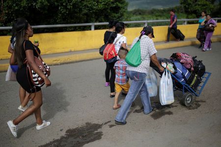 Venezuelan women flock to Colombia border town to sell hair