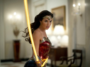 ‘Wonder Woman 1984’ Review: Devolves Into a Total Disaster