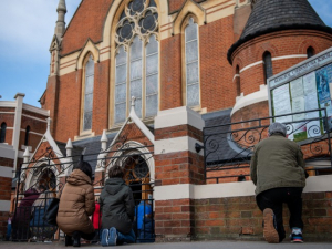 Police Show up at London Church on Easter Sunday, After Shutting Down Good Friday Mass