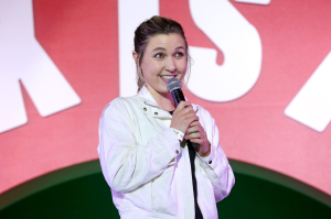 Comedian Taylor Tomlinson named host of new CBS late-night show, replacing James Corden’s slot