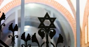 Shock: Jewish Home in Berlin Marked with Star of David Symbol in Grim Reminder of Germany’s Past
