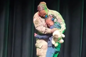 Army soldier back home after 9-month deployment surprises daughter, 8, on field trip: video
