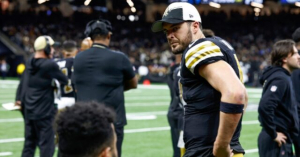 WATCH: Derek Carr Screamed at by Saints Teammates as Frustrations Boil Over
