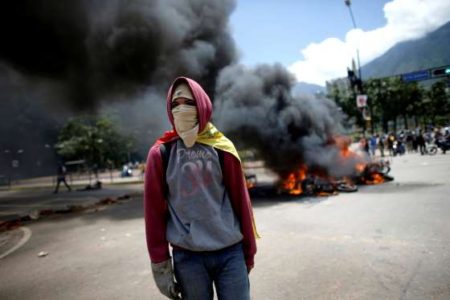 Venezuela vote triggers deadly 'war' in the streets
