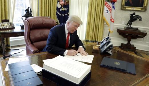 Trump signs spending bill ending shutdown, governmentwill reopen Tuesday
